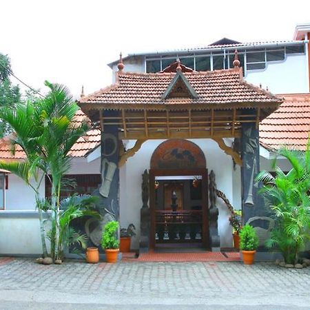 Rangerwood Nature Castle Hotel Kumarakom Exterior photo