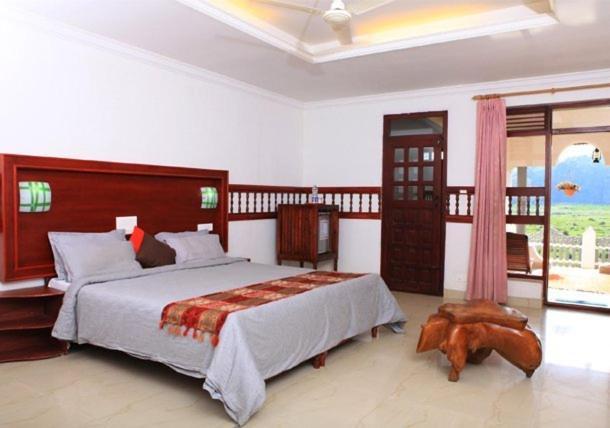 Rangerwood Nature Castle Hotel Kumarakom Room photo